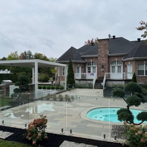 Piscine et pavé-uni